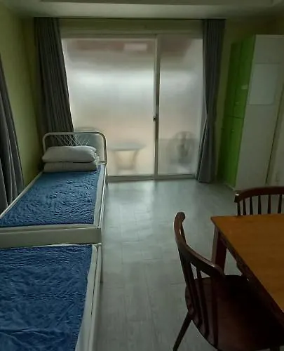 Hans House