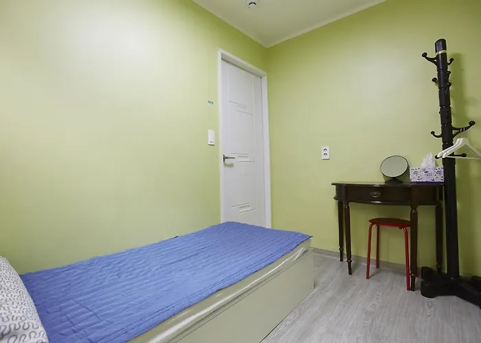 Hans House 3*